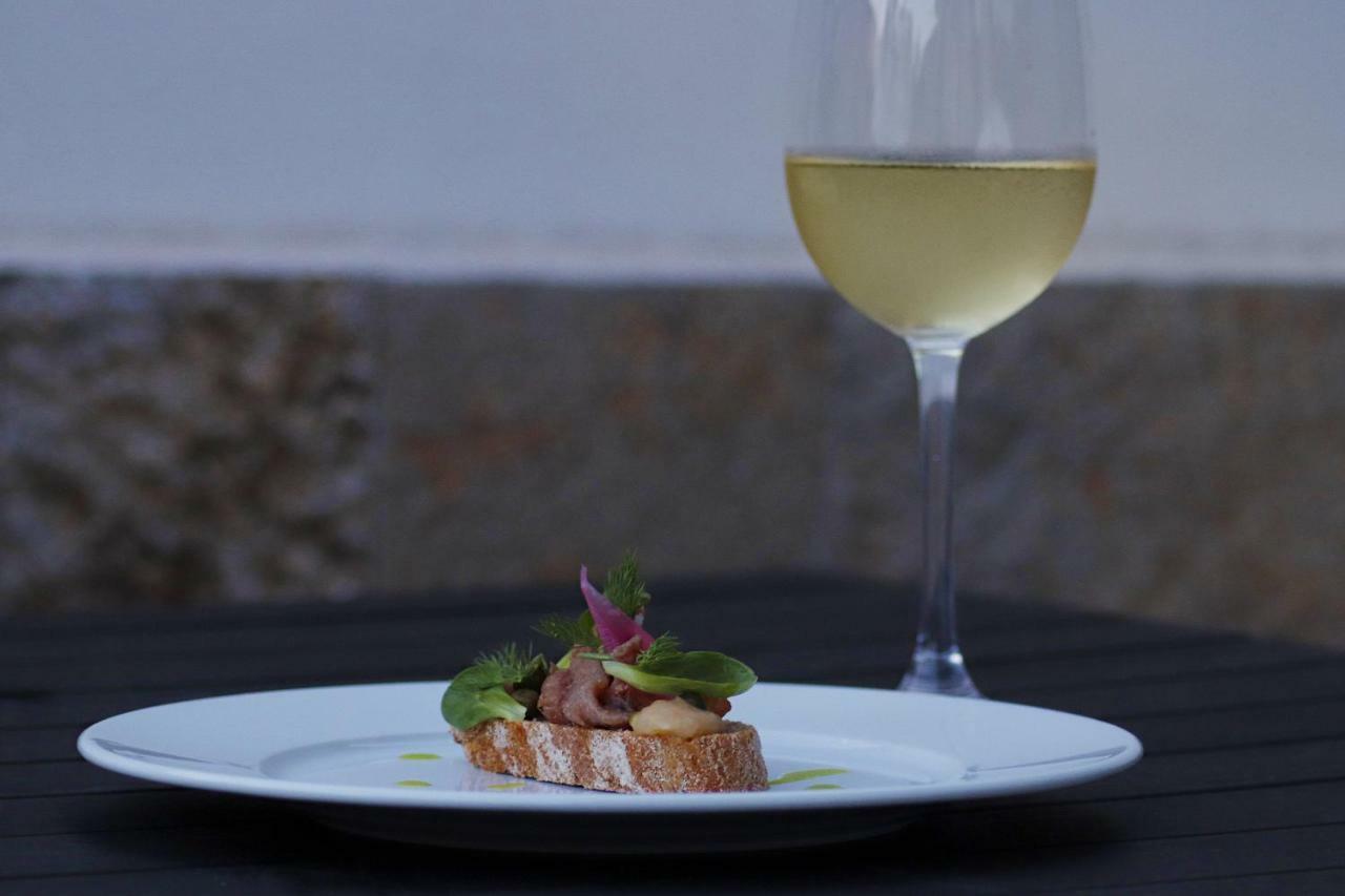 Roots Hotel And Wine Bar Plovdiv Eksteriør billede